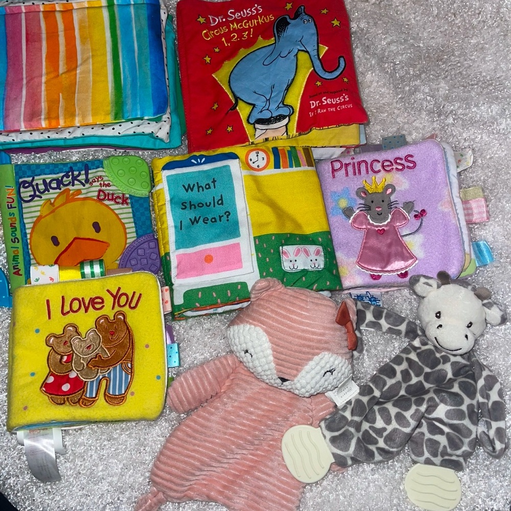 FINAL MARKDOWN• 
Soft Baby Books/Toy Bundle/Lot